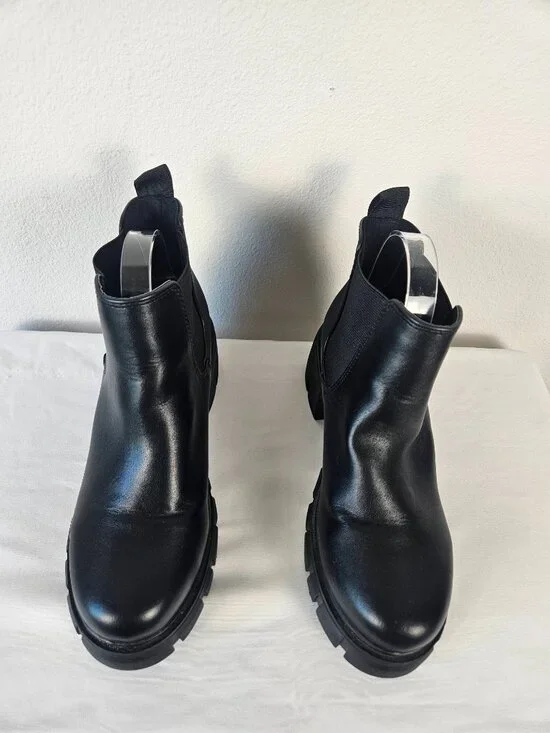 Soda Women's Faux Leather Chelsea Pull On Lug Ankle Boots Size 7.5 - Picture 3 of 10